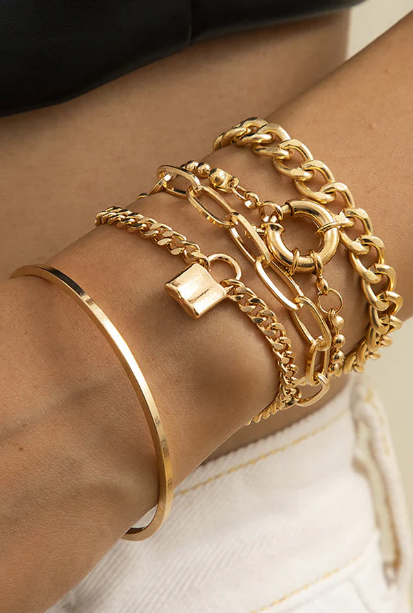 LAYERED GOLD BRACELET SET
