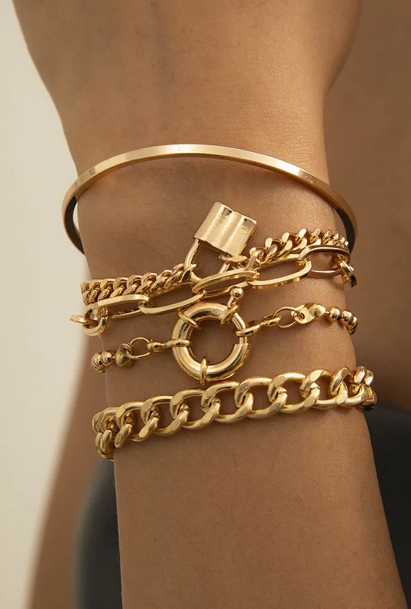 LAYERED GOLD BRACELET SET